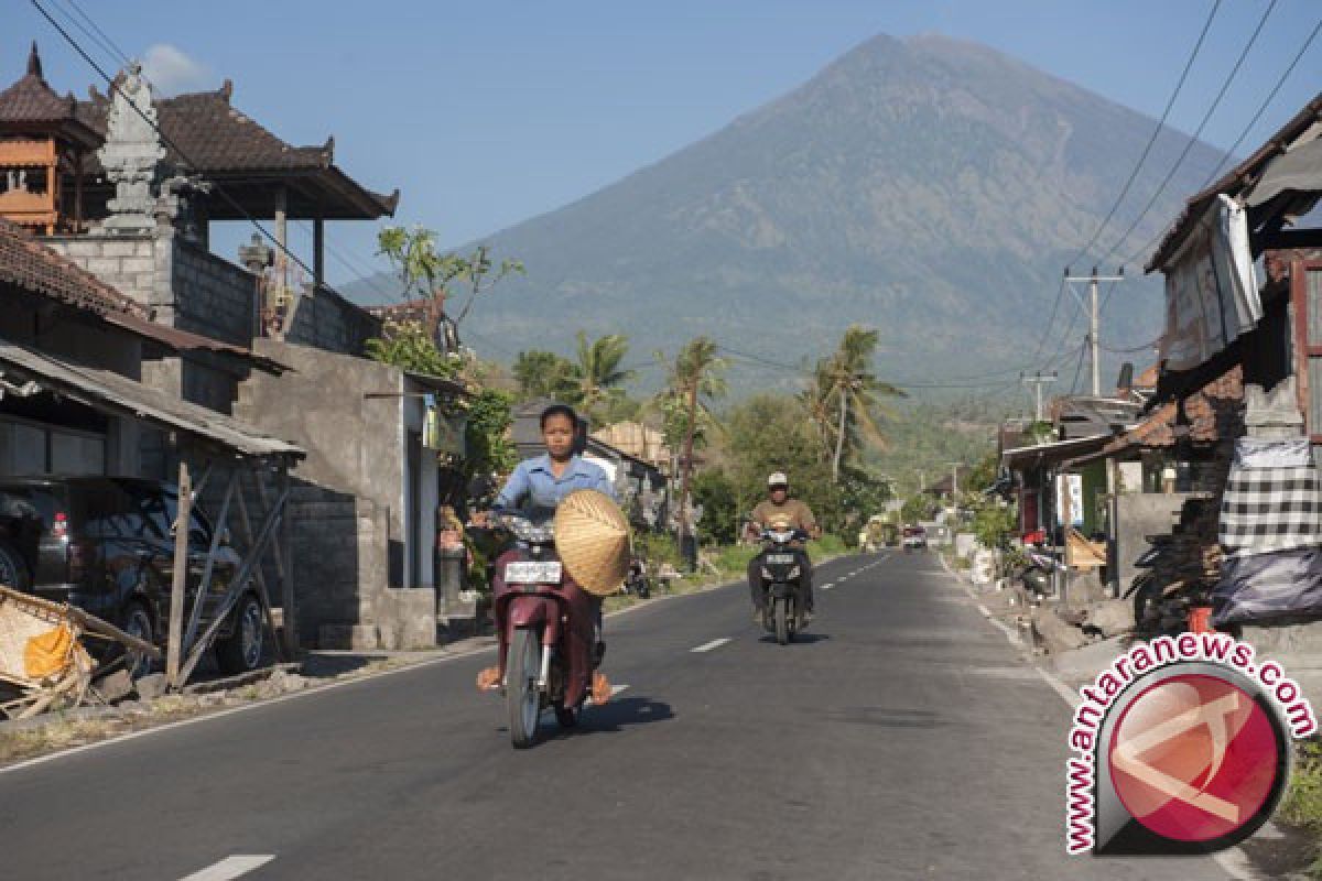 Gunung Agung Meletus Dalam Status Siaga