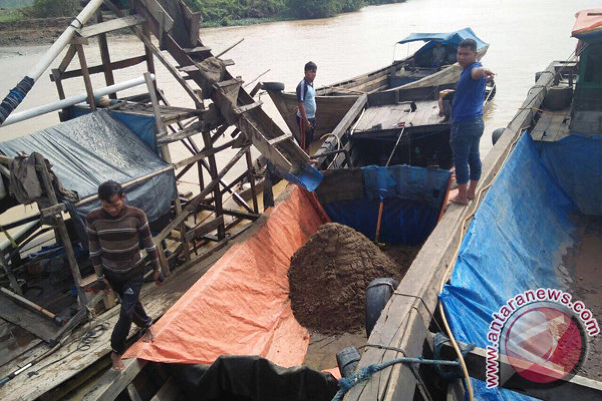 Polisi tangkap penambang pasir ilegal