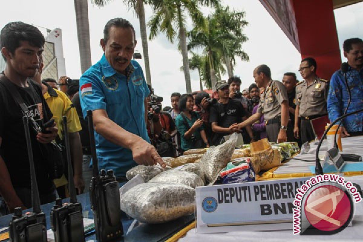 90 persen penyeludupan narkotika melalui laut