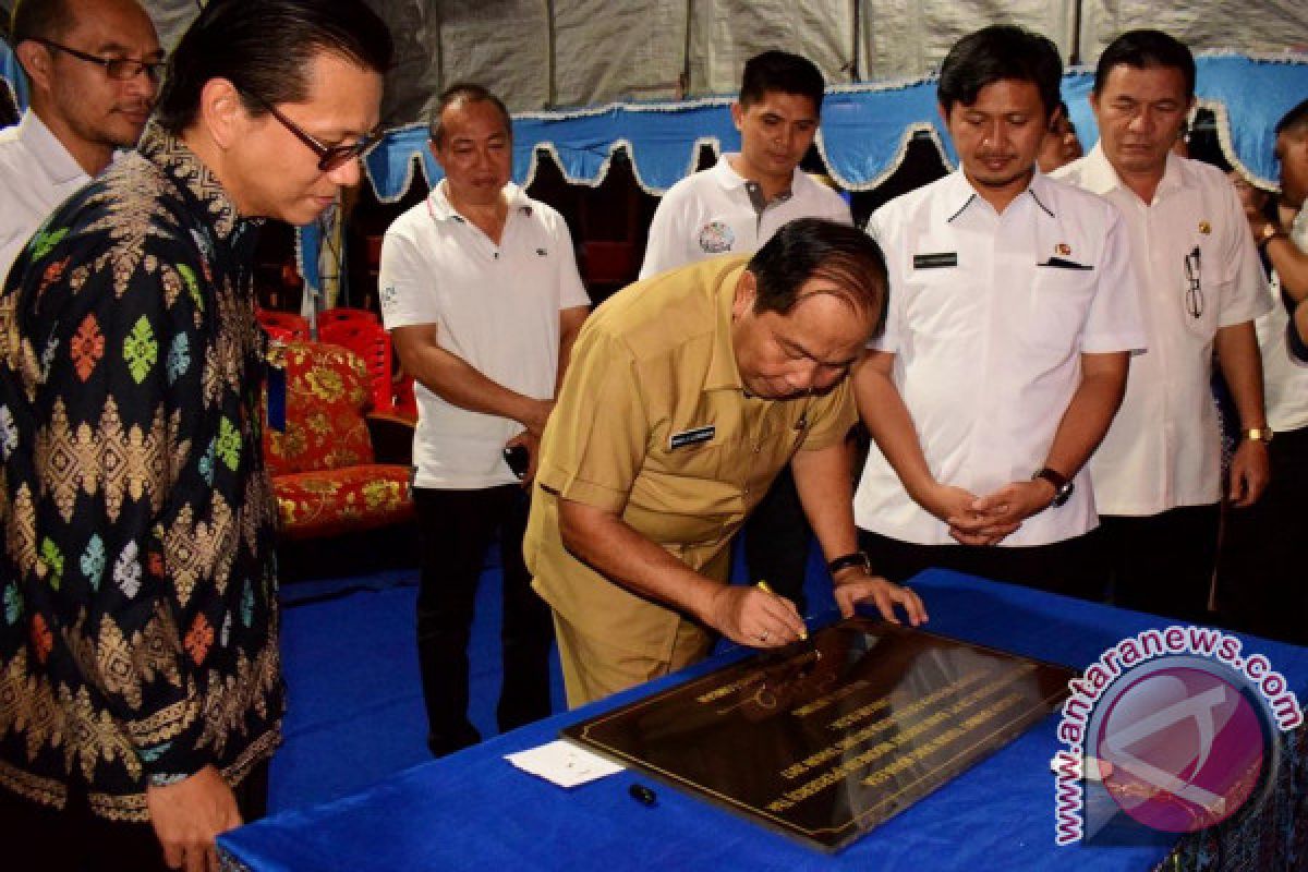 Lomban Resmikan Menara kota Bitung