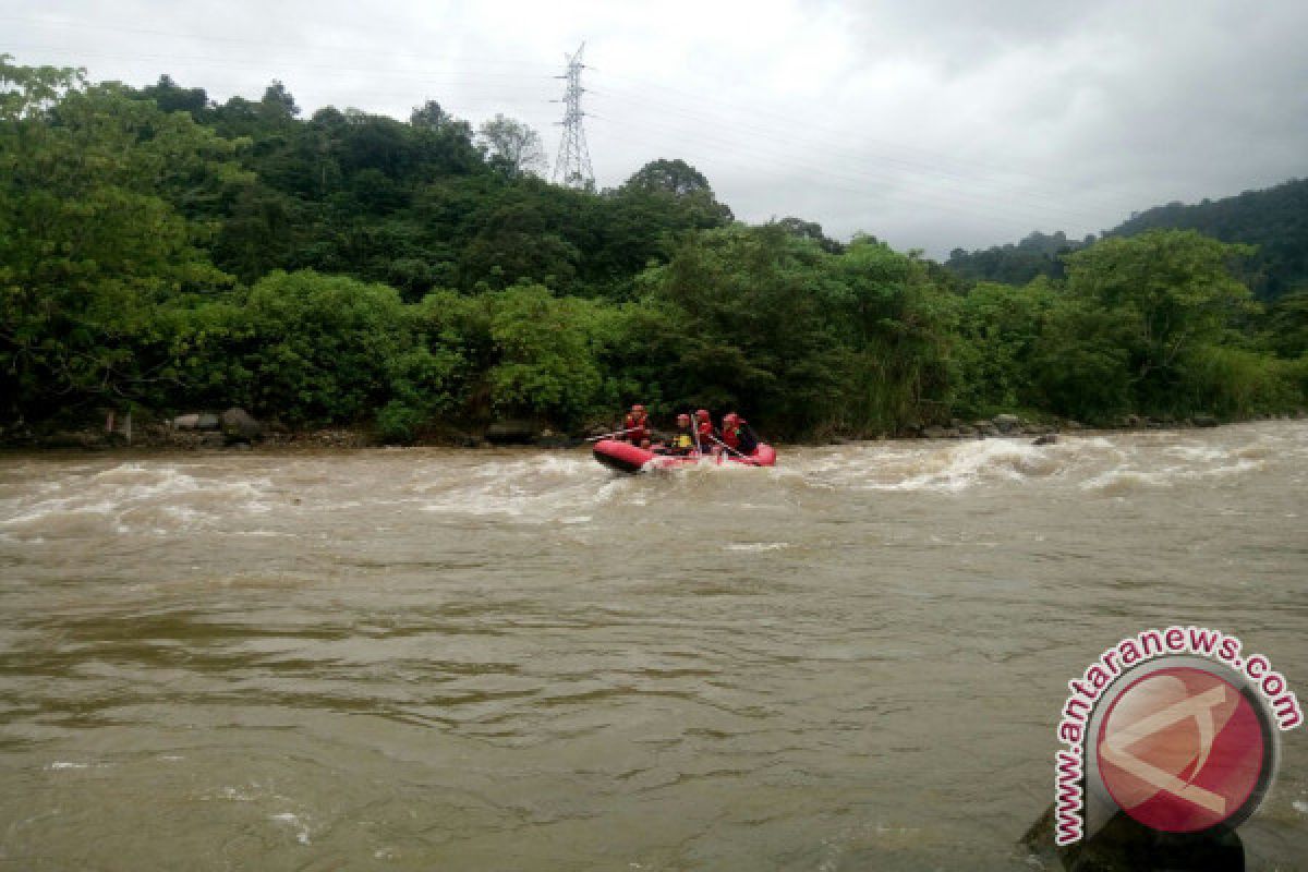 Delapan sungai yang melintas antardaerah di Sumbar, begini kondisi airnya