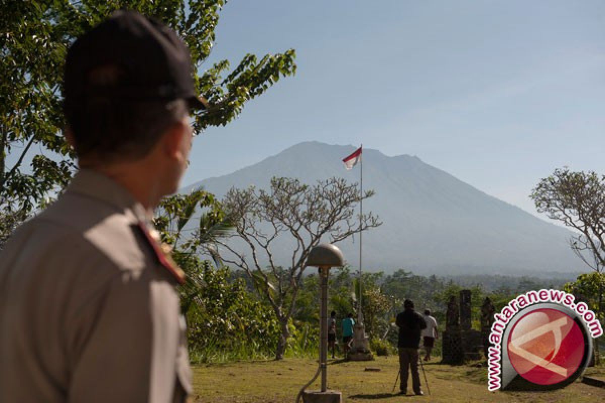 Pengungsi Gunung Agung ke Lombok Bertambah 