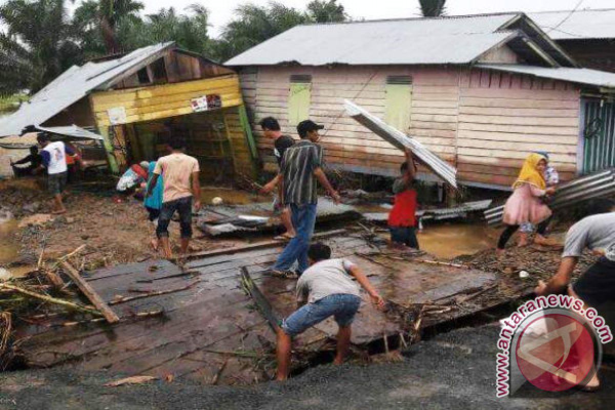 Pasaman Barat Telat Kerugian Rp9 Miliar Akibat Banjir Sungai Batahan