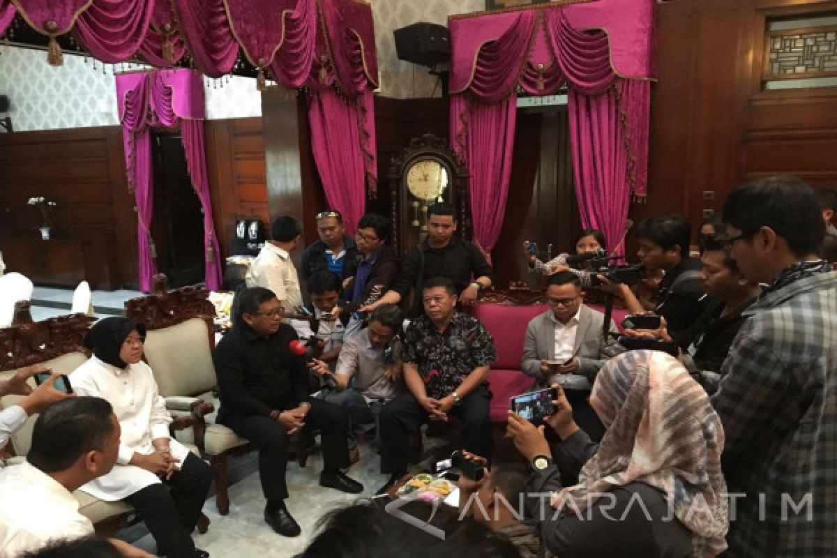 Megawati Minta Masukan Risma Terkait Pasangan Cagub Jatim (Video)