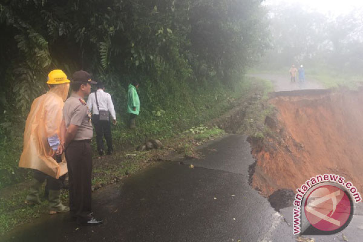 Bengkulu Tengah Dilanda Banjir Dan Longsor