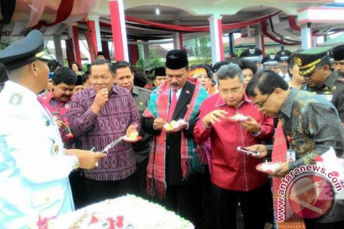 Bupati Samosir Hadiri Perayaan HUT Taput