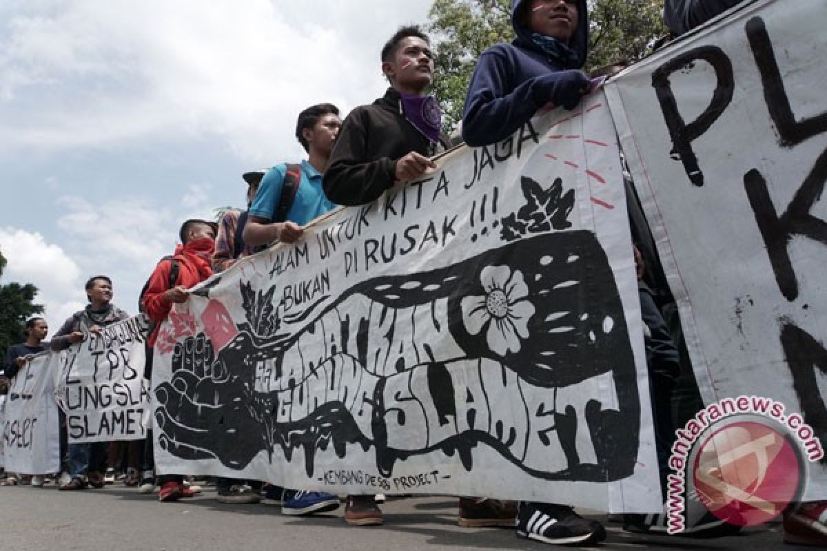 Ratusan warga tuntut penghentian proyek PLTPB Baturraden