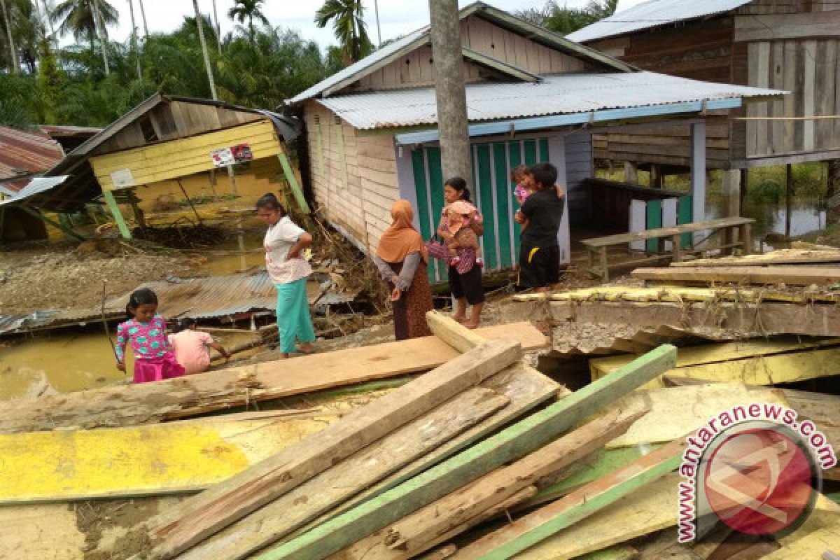 Warga Batahan Diminta Waspadai Banjir Susulan