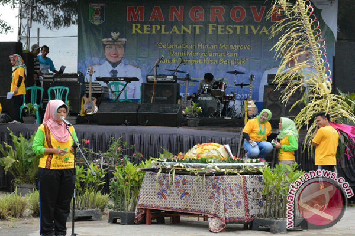 Lampung Timur Tanam Mangrove Melalui "Mangrove Replant Festival" 