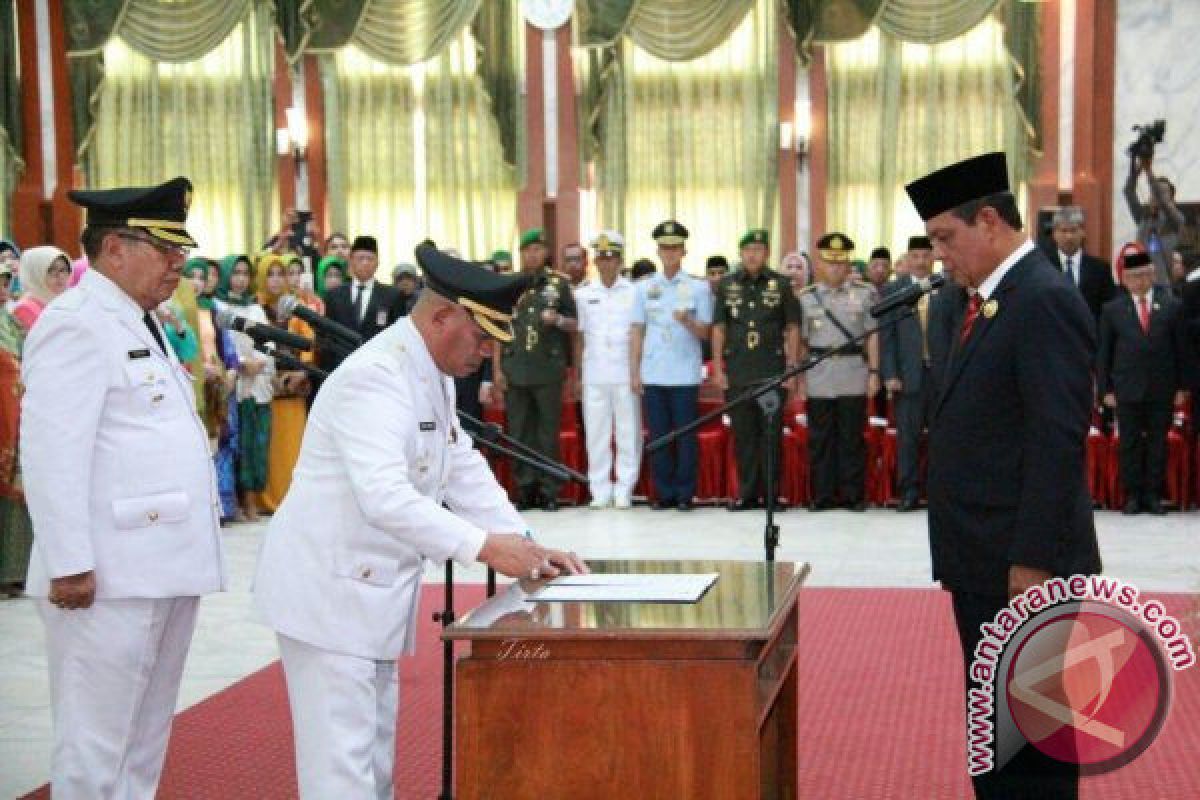 Gubernur Lantik Bupati dan Wakil Bupati HSU