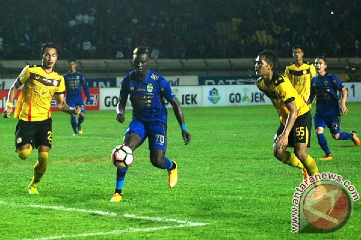 Persib harus berbagi angka lawan Barito