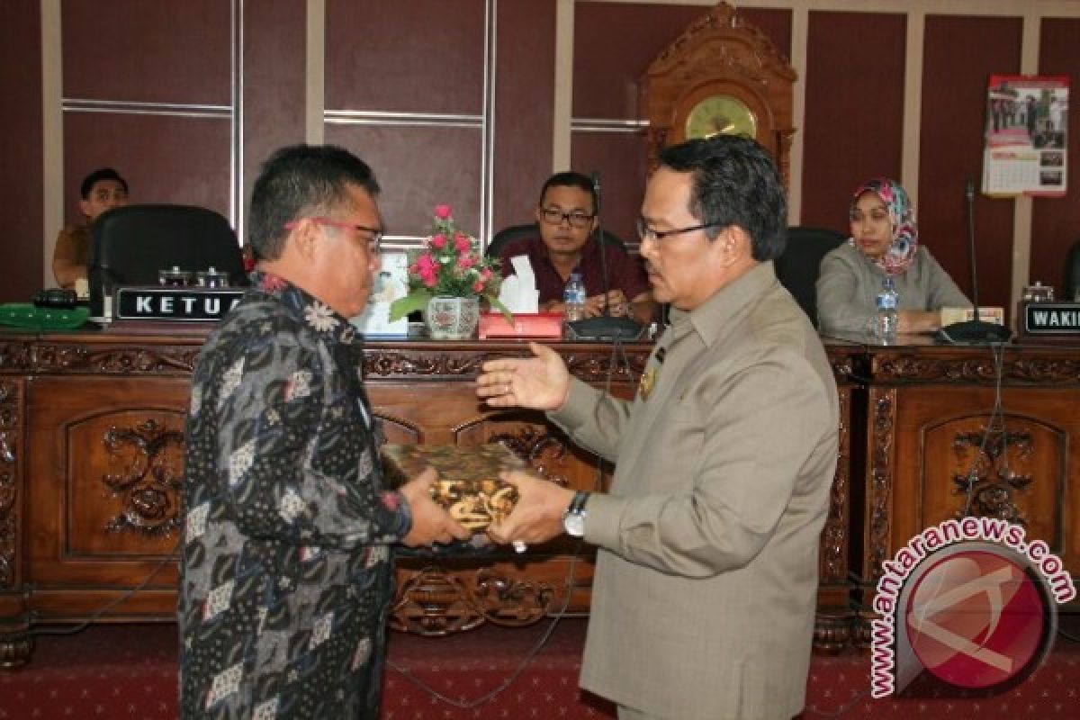 Bupati Labuhanbatu sampaikan Nota Pengantar Ranperda P-APBD