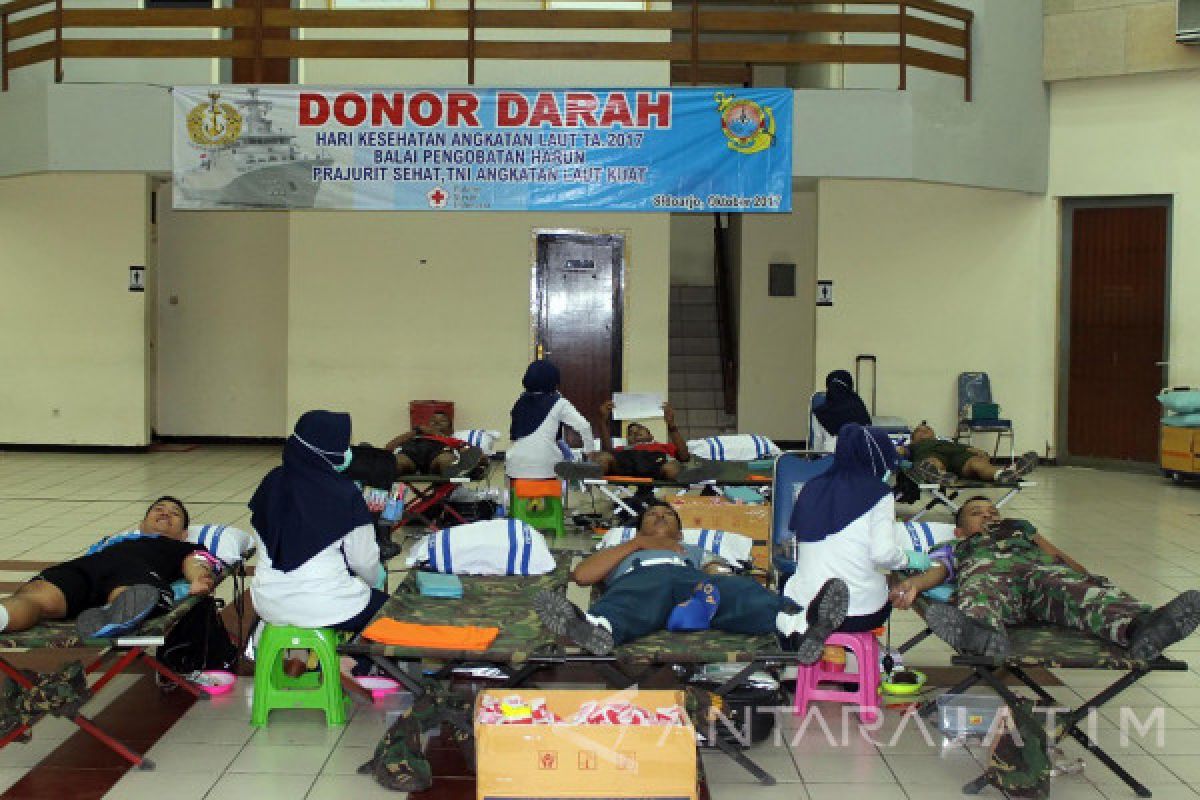 Prajurit Brigif-1 Marinir Ikuti Donor Darah Hari Kesehatan