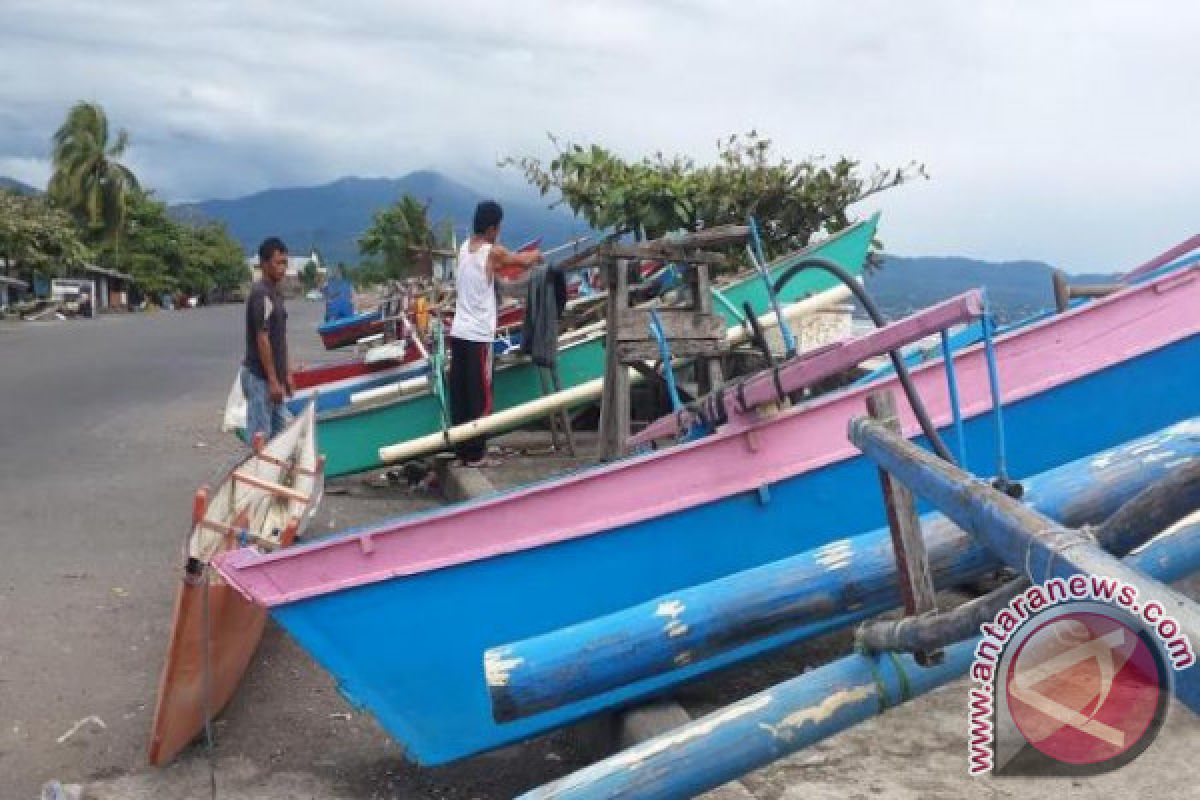 Nelayan keluhkan kapal bantuan cepat rusak