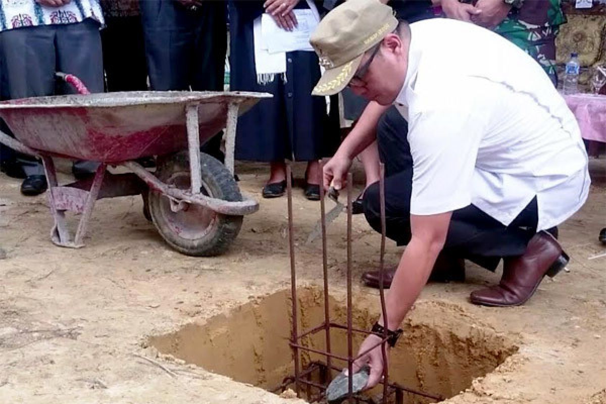 Wabup Gunung Mas Meletakan Batu Pertama Gereja Anugrah