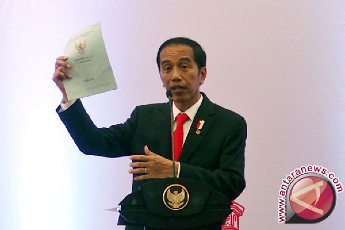 Presiden Bagikan Puluhan Ribu Sertifikat Tanah Se-Tangerang
