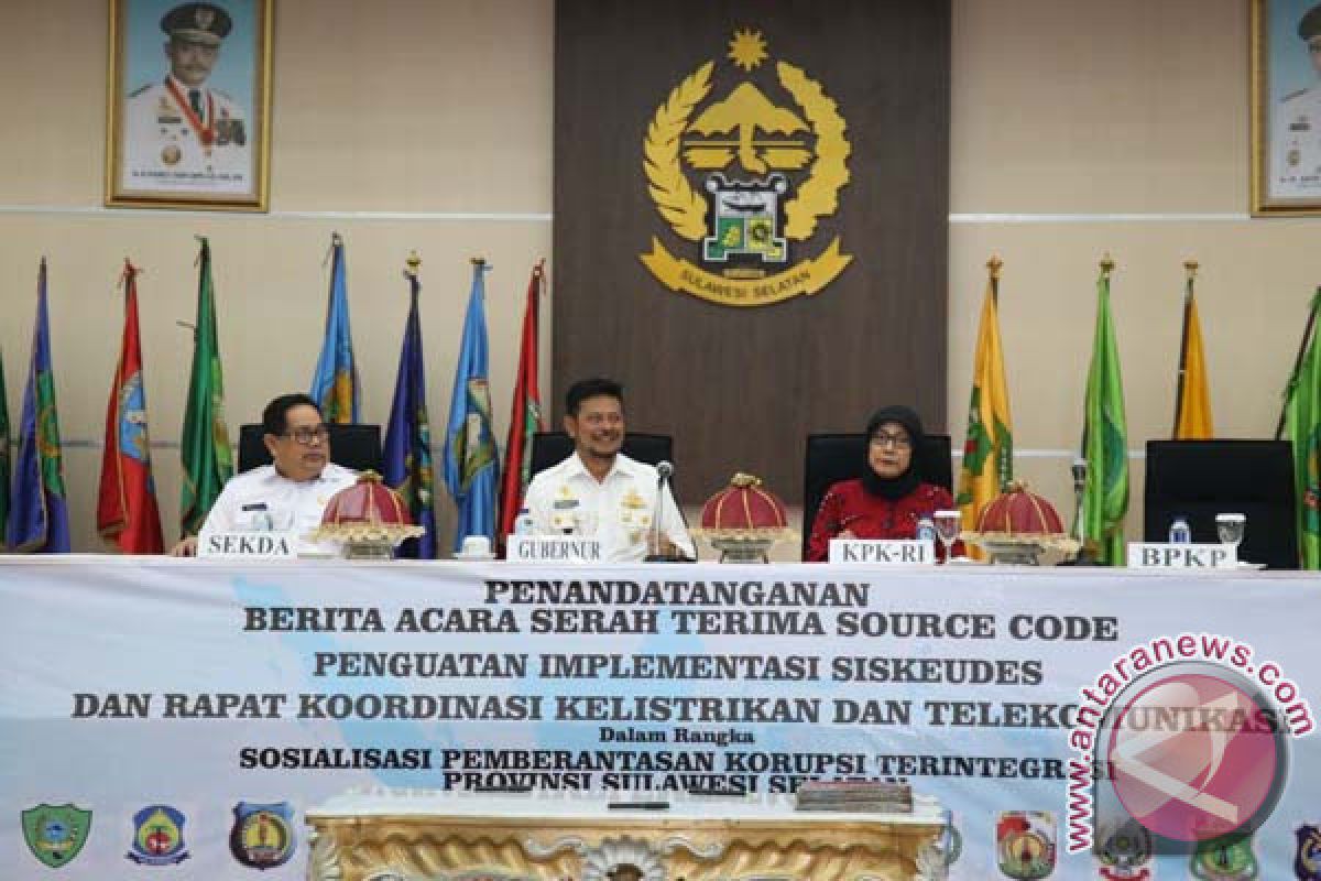 Gubernur Serah Terimakan "Source Code" Aplikasi Perizinan