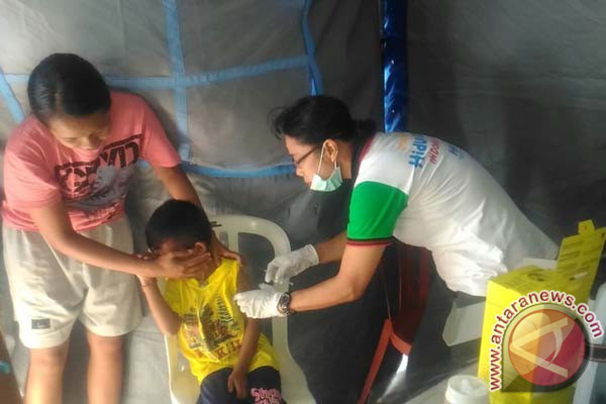 Anak Pengungsi Gunung Agung Mendapat Imunisasi Campak (Video)