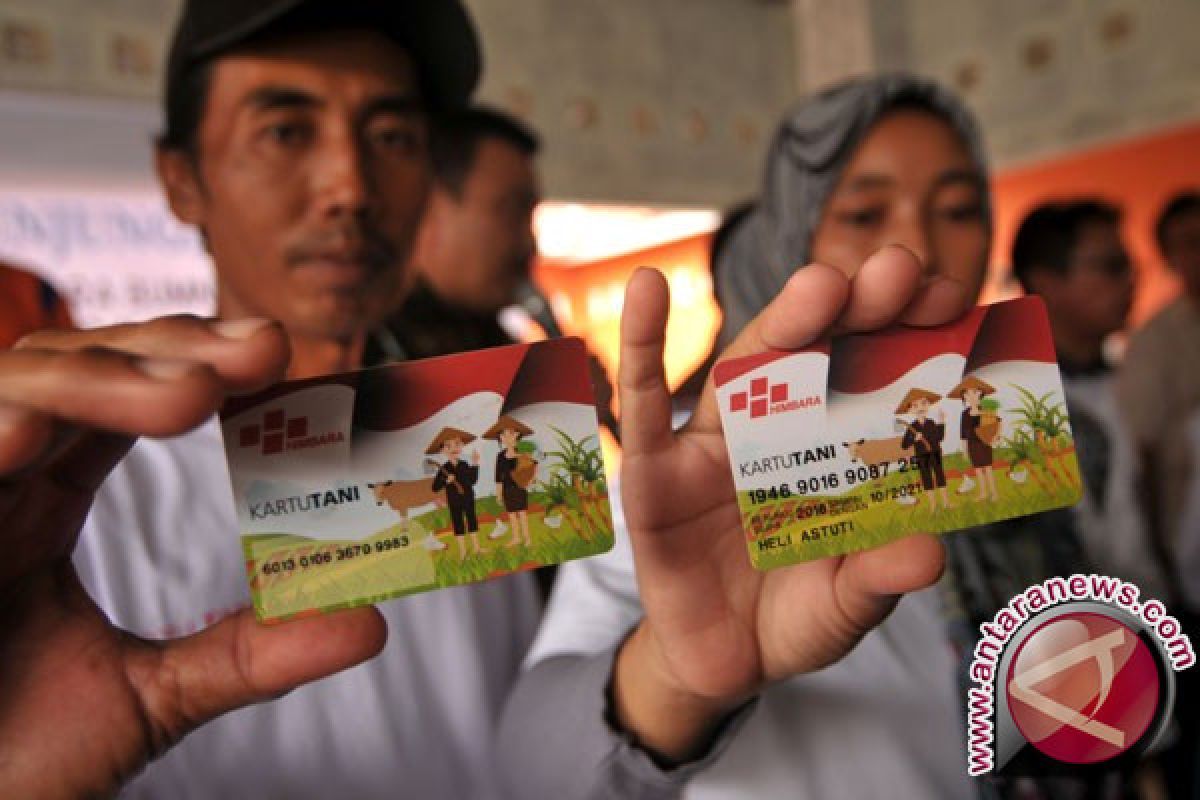 Ribuan Petani Sukabumi Menerima Kartu Tani