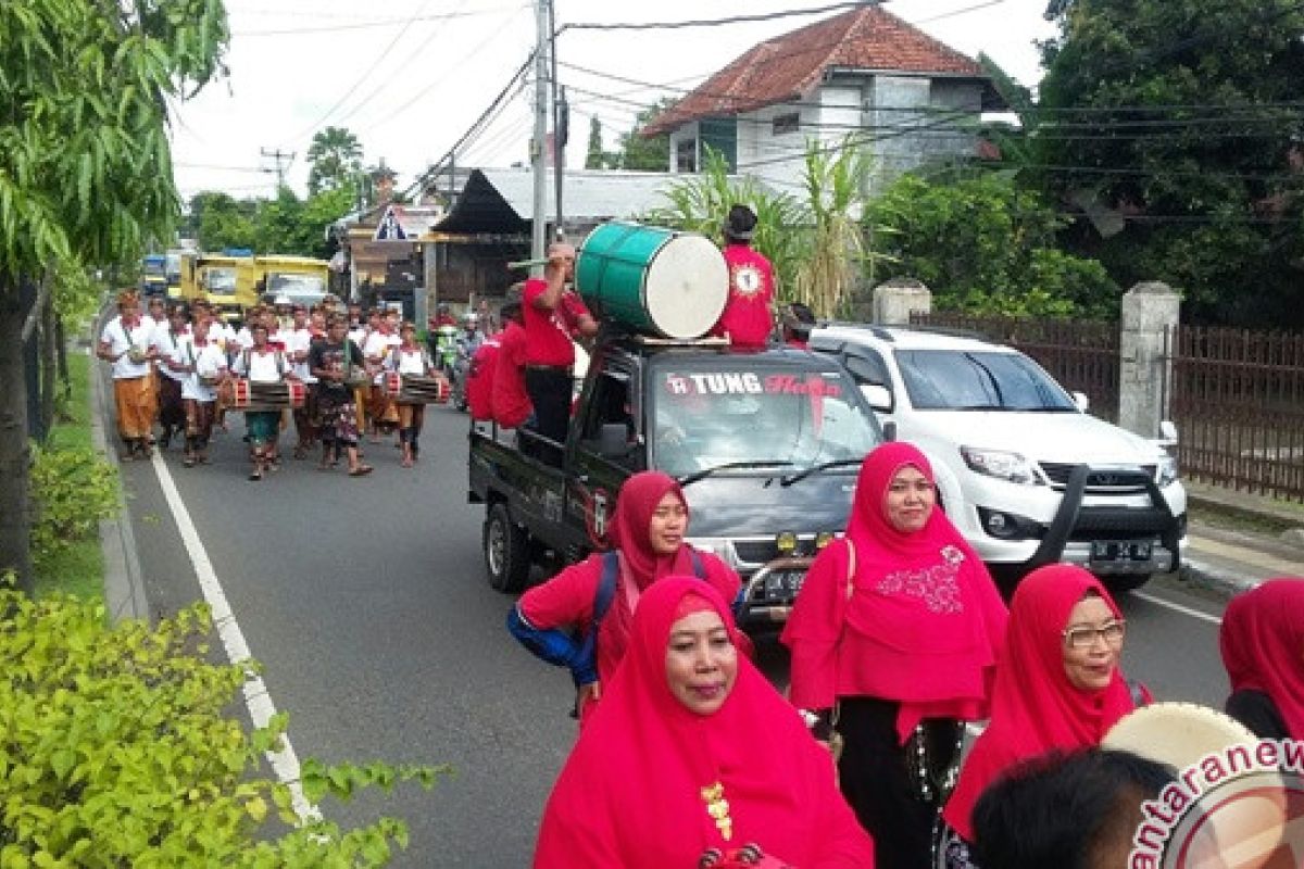 Pendaftaran PDI P Jembrana Diiringi Kesenian Tradisional