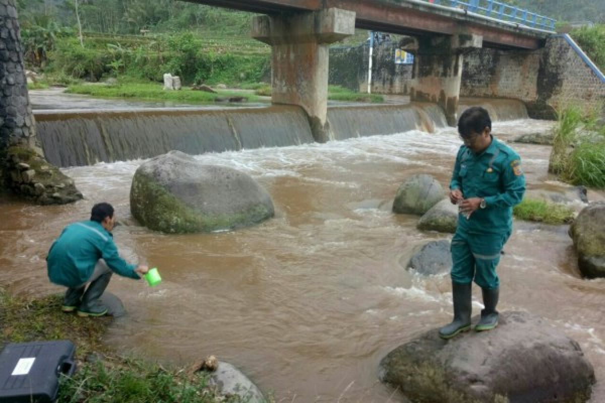 Pencemaran Pantai Wates Diduga Akibat Eutrofikasi