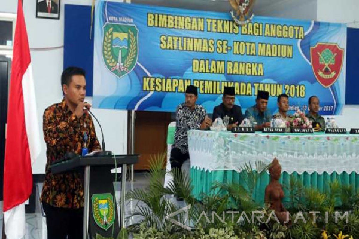 Anggota Satlinmas Madiun Dilatih Pengamanan Pilkada 2018