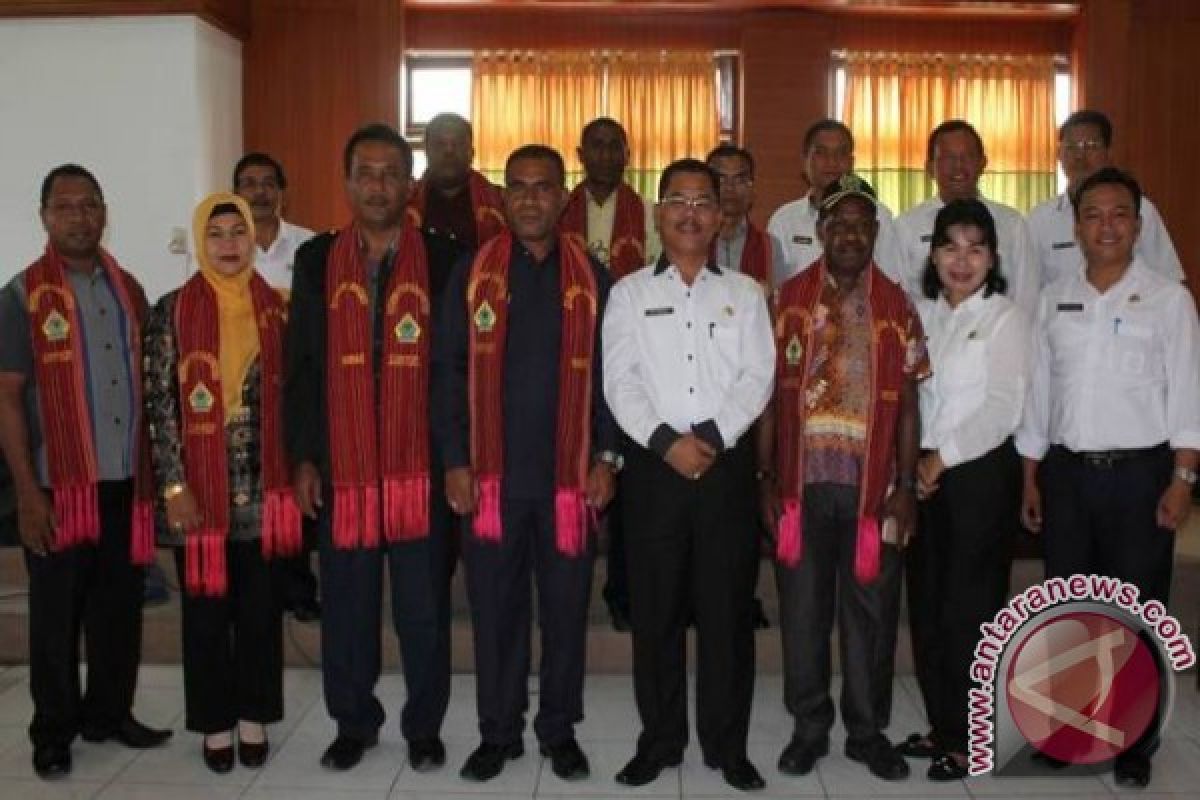 DPRD Keerom Papua Melihat Potensi Samosir