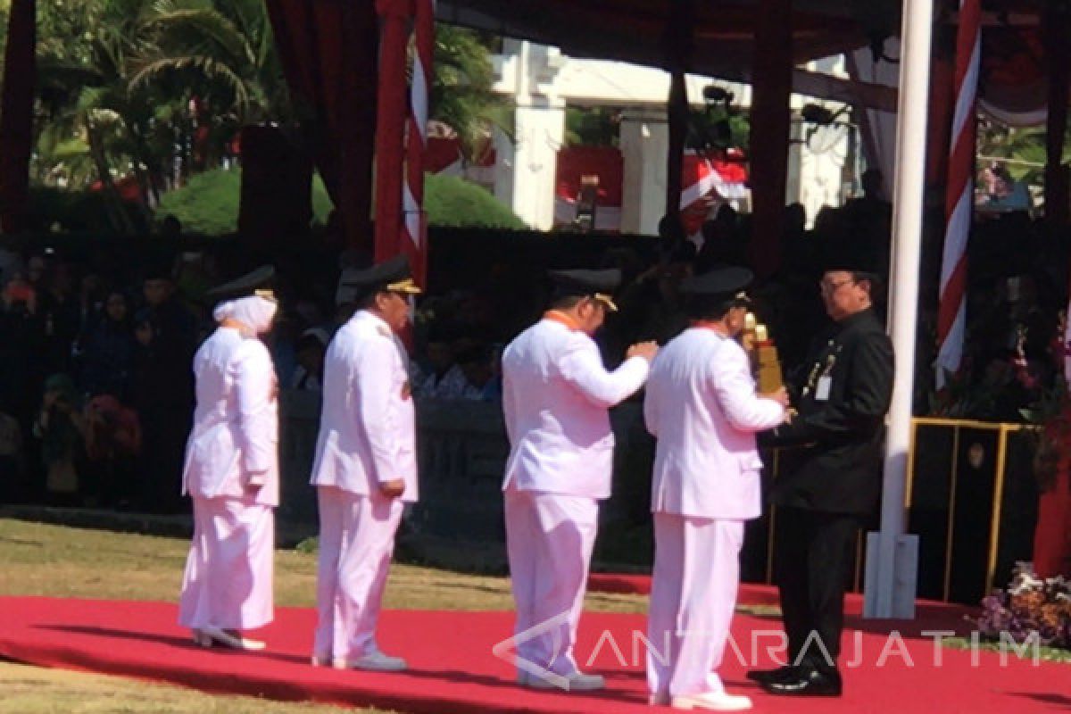 Jokowi Hadiahi Jatim Parasamya Purnakarya Nugraha