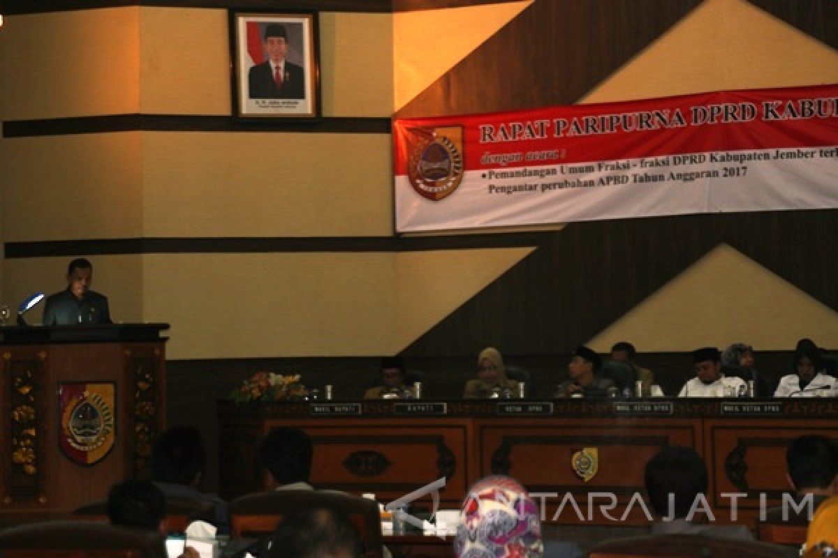 Catatan Fraksi DPRD Jember Warnai Penetapan P-APBD 2017