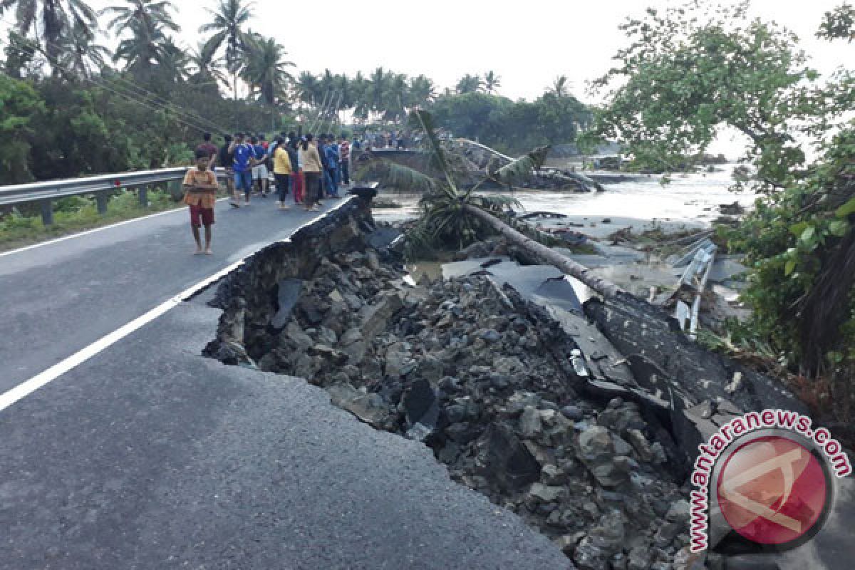 Dihantam Banjir Bandang !!! Rute Bengkulu-Lampung Dialihkan Lewat Liwa