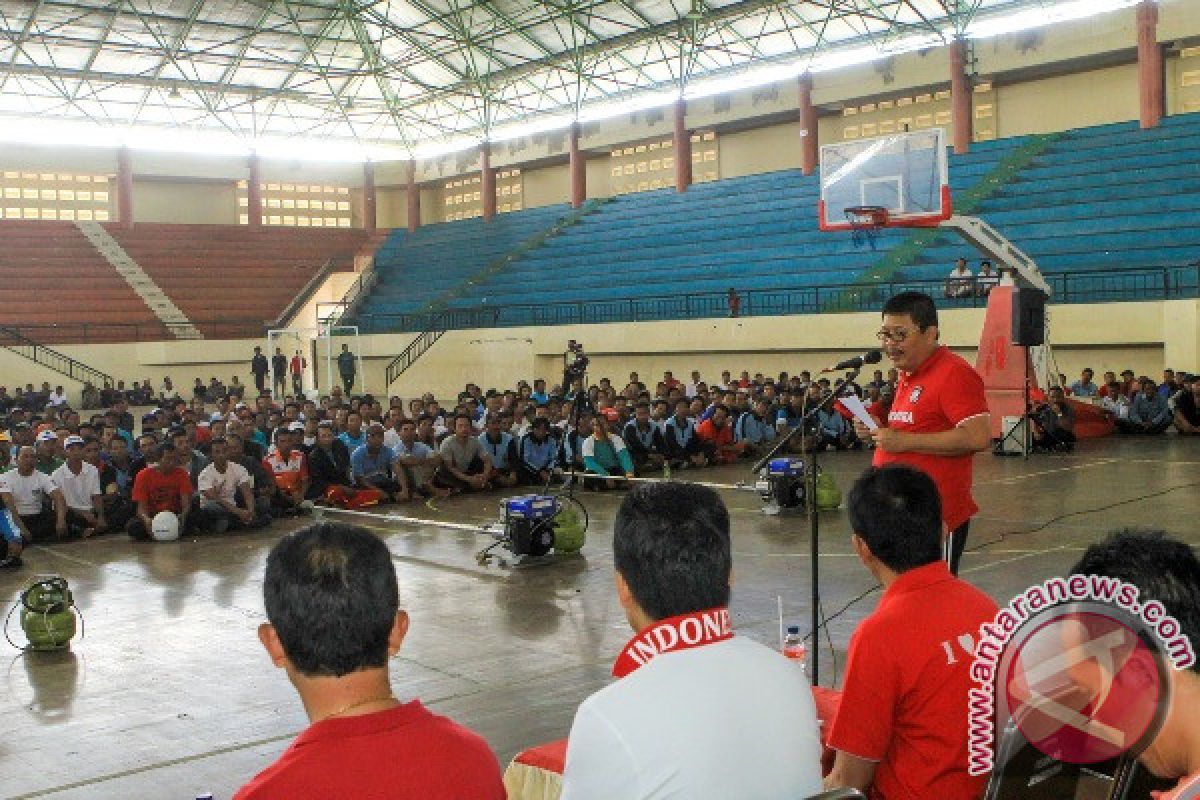 Kementerian ESDM Salurkan 1.305 Mesin Sampan Untuk Nelayan Jembrana 