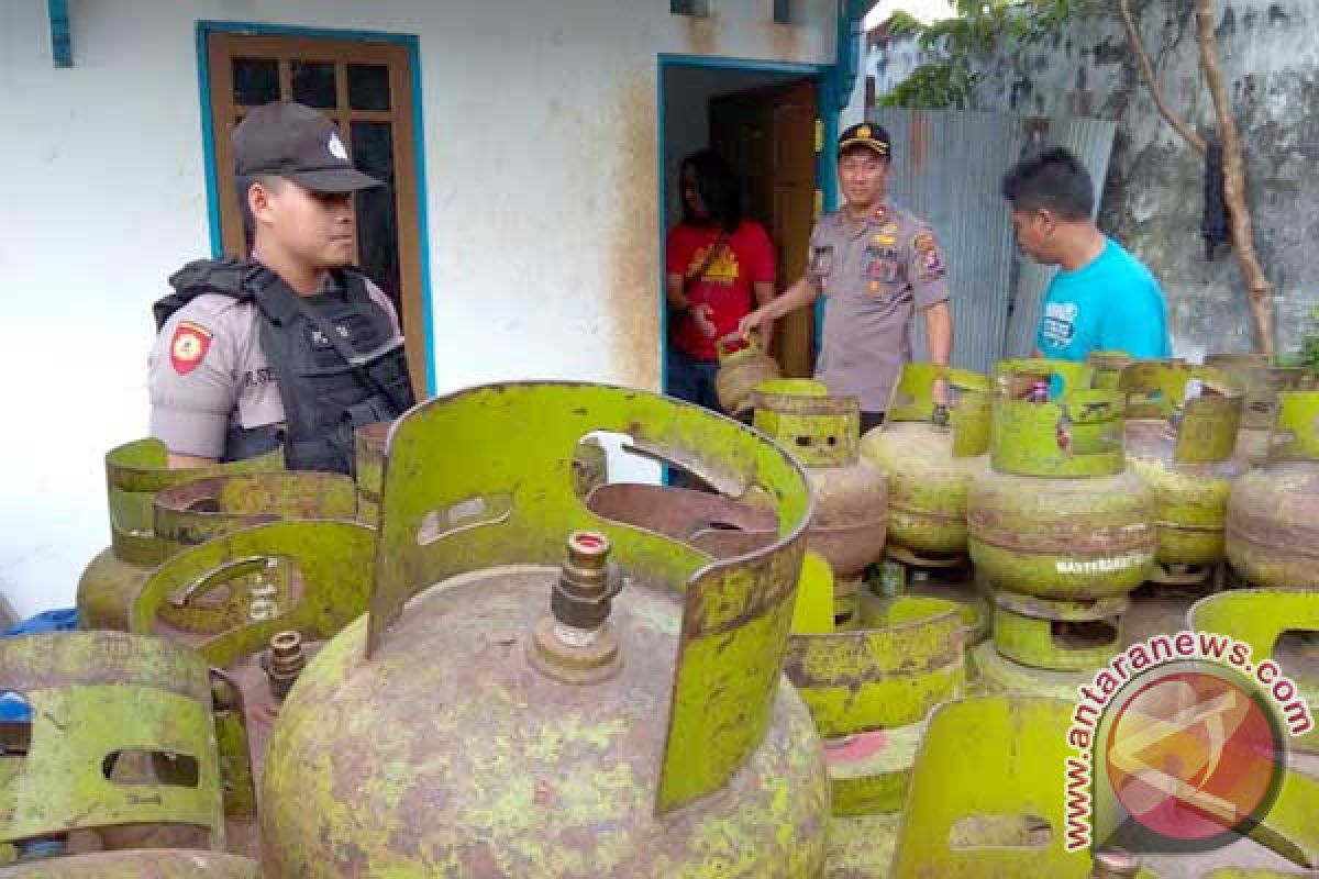 Polisi Bongkar 2 Pelaku Pengoplos Gas Elpiji 3 Kg Subsidi