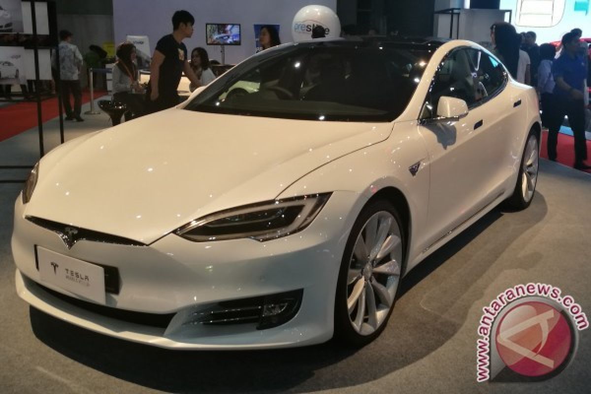 Risiko Kursi Jatuh, Tesla Tarik 11.000 SUV Model X