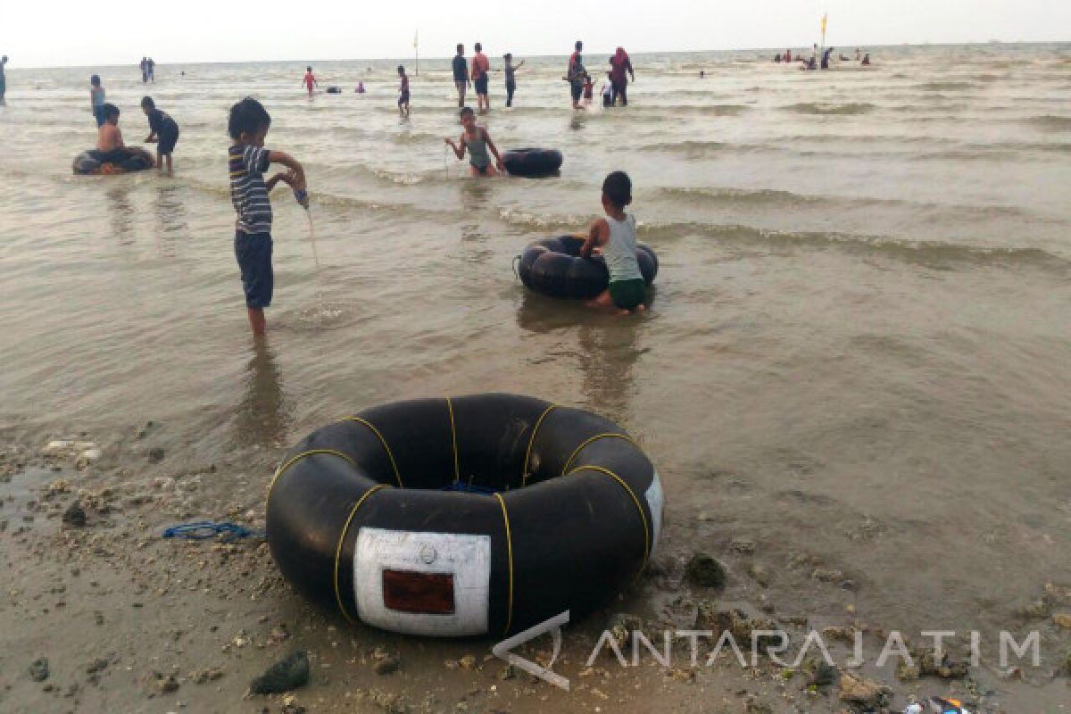 Menyambut Senja di Pantai Delegan (Video)