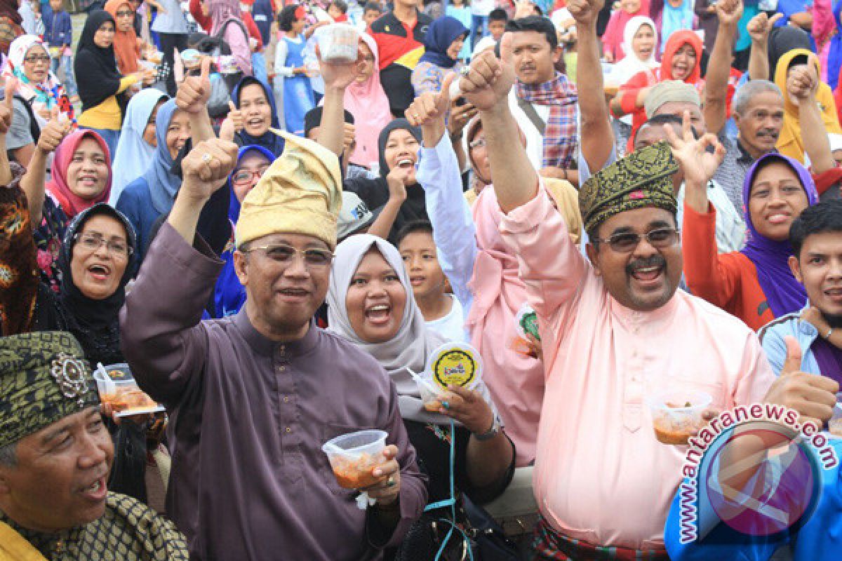 Makan Lakse Massal di Karimun Masuk MURI