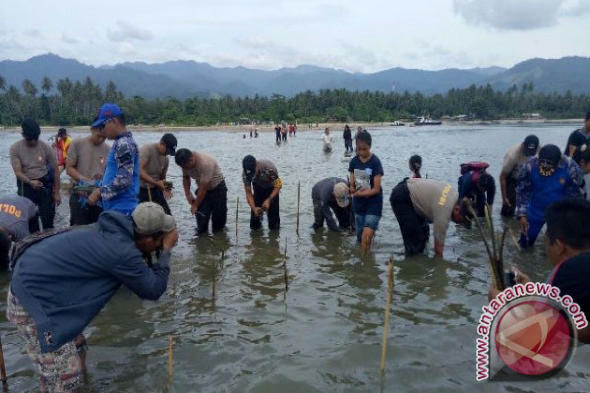 POLRES PARIMO TANAM MANGROVE