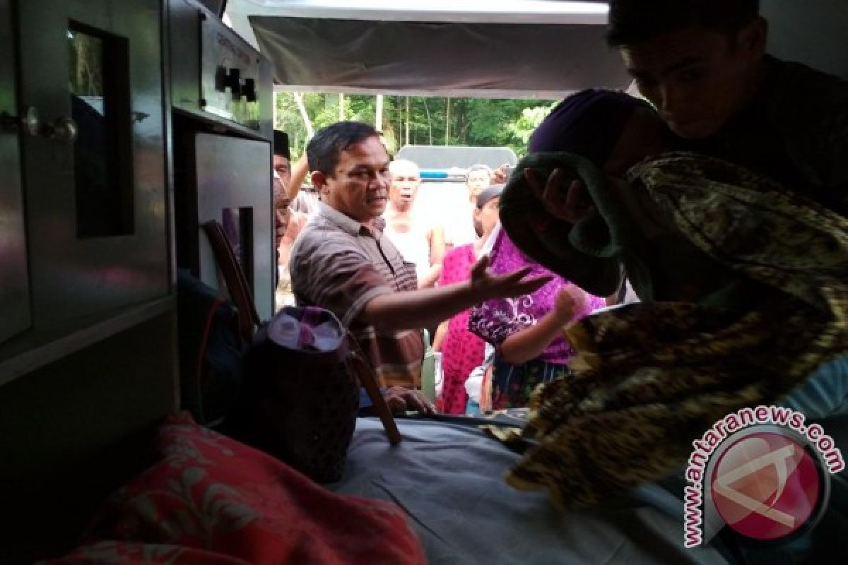 Filda Nasution Diberangkatkan Menggunakan Ambulance