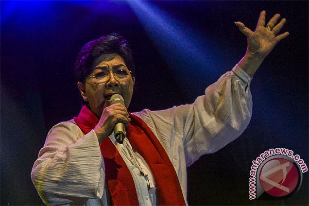 Titiek Puspa batal tampil di konser Tanda Mata akibat terjebak kericuhan
