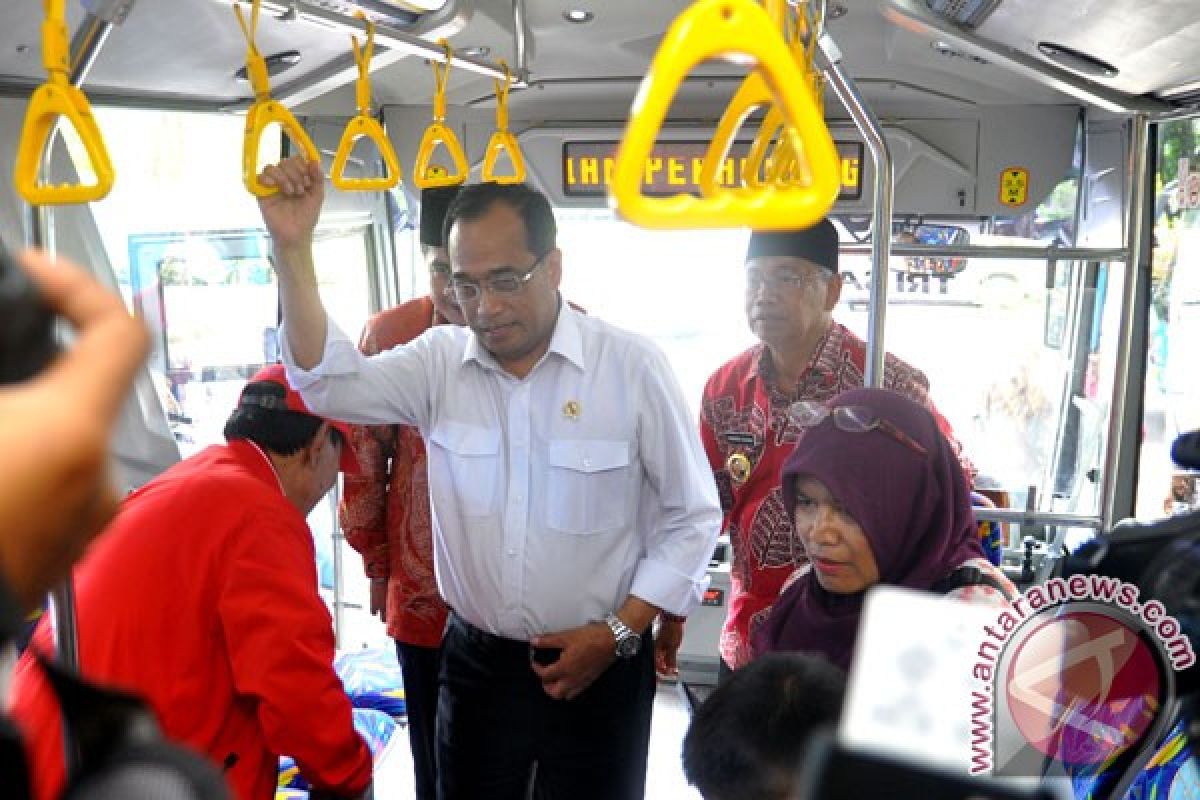 Tambahan dua bus sekolah diberikan kepada Kabupaten Wondama-Papua Barat