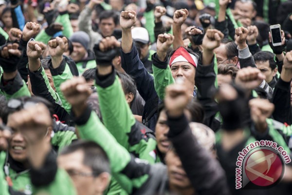 Ratusan pengemudi ojek online "serbu" Polres Cianjur