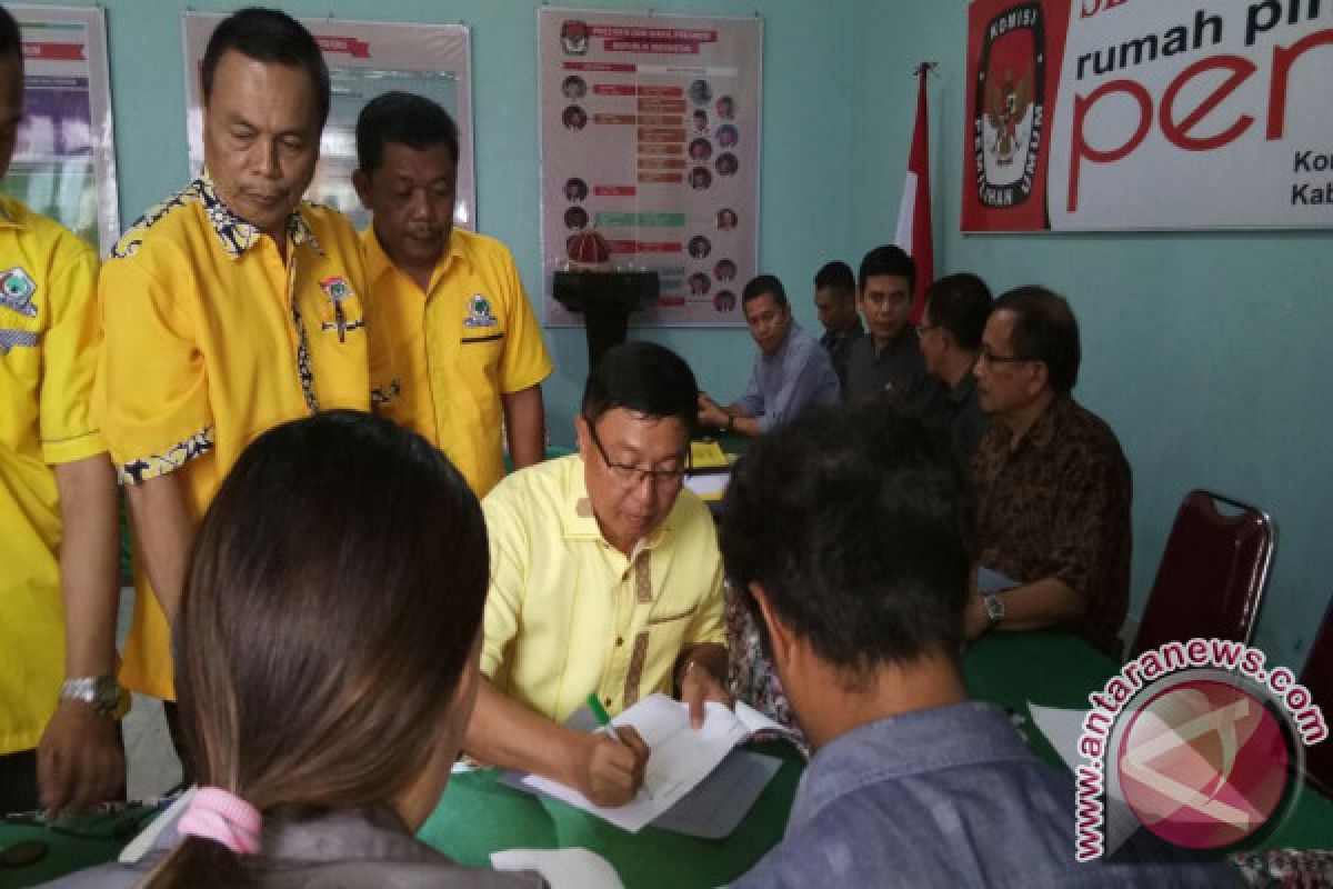 Bupati Poso Pimpin Langsung Pendaftaran Golkar 