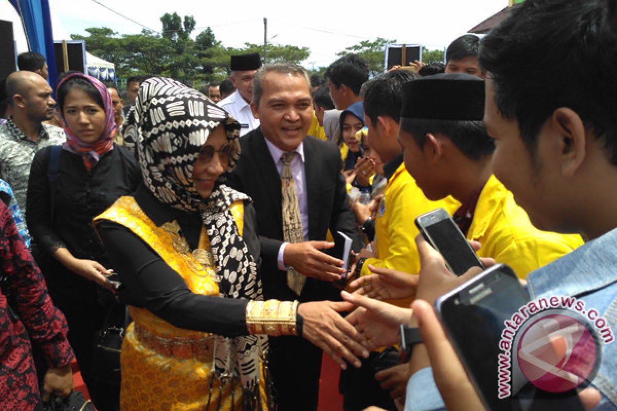 Menteri Susi berhijab ke Aceh Barat