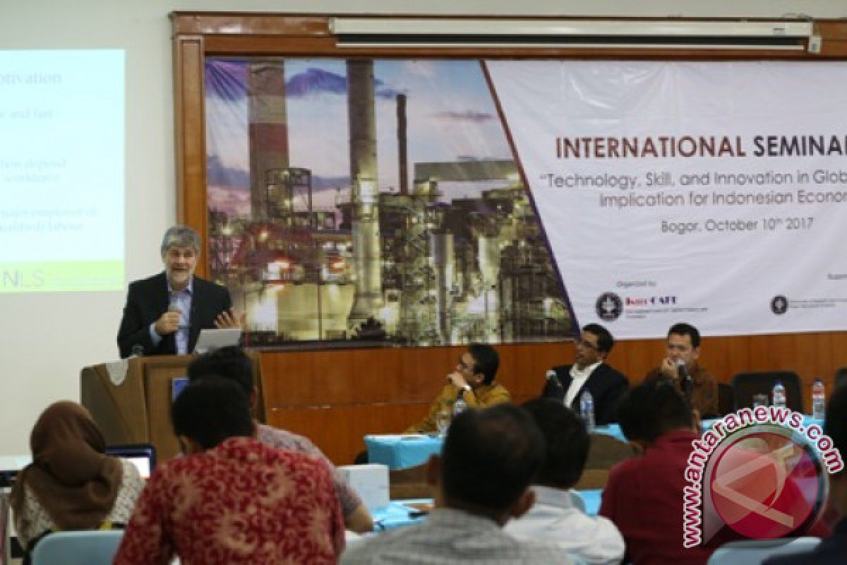 Peneliti Luar Negeri Bicara Skill Tenaga Kerja Indonesia dalam Seminar Intercafe IPB