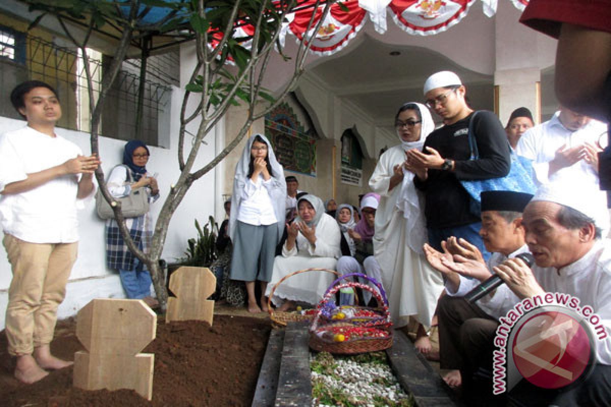 Saiful Hadi Dimakamkan Di Bogor (Video-2)