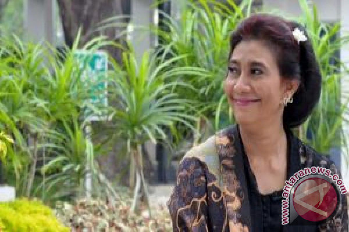 Menteri Susi Pudjiastuti Berhijab ke Aceh