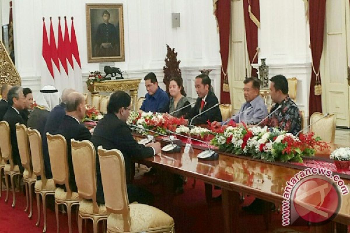 President Jokowi receives delegation of Olympic Council of Asia