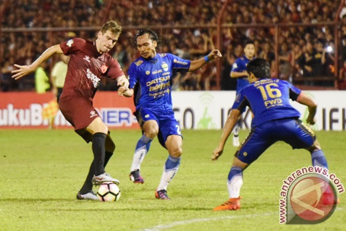 PSM kalahkan Persib 2-1