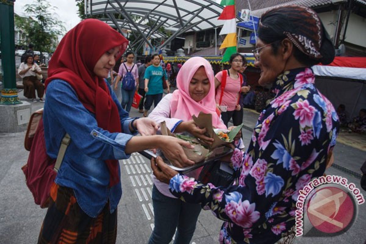 Gerobak PKL Malioboro seragam akhir Februari