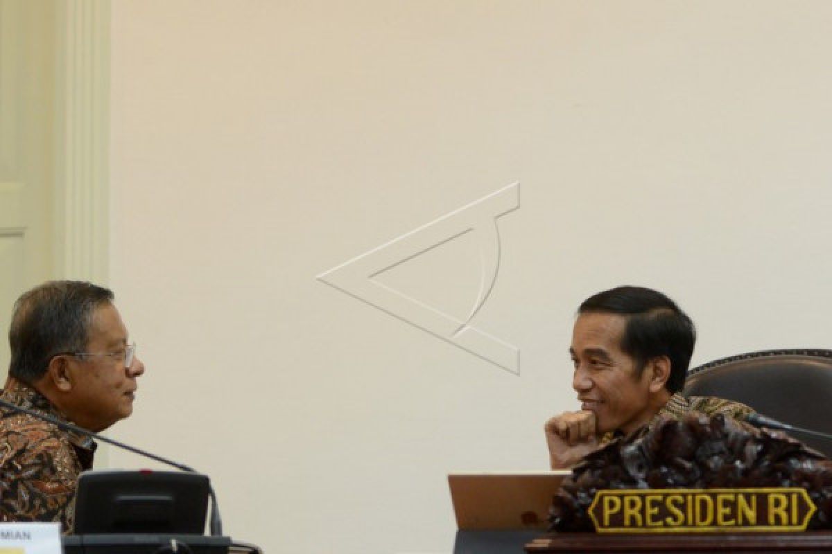 Presiden Joko Widodo pimpin rapat penyedian rumah untuk anggota TNI-Polri