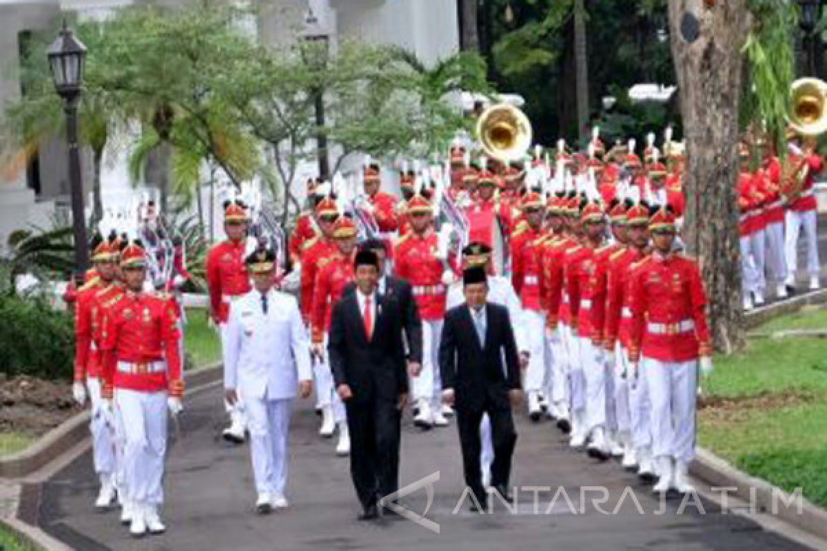 Jokowi Lantik Anies-Sandi Gubernur-Wagub DKI